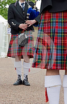 Kilt, Scottish musicians