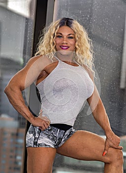 Kim Buck, Enticing Woman Bodybuilder