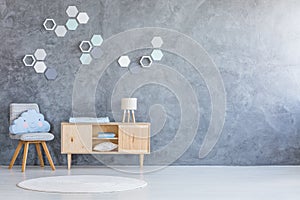 Kind room with hexagon decoration