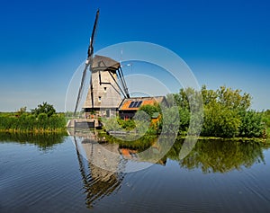 Kinderdijk windmill image