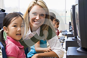 Kindergarten children learn to use computers