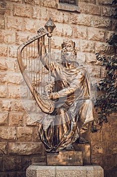 King David's statue playing the harp