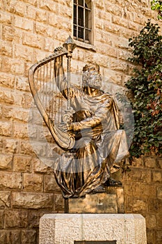 King David's statue playing the harp