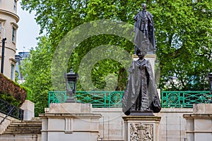 King George VI and Queen Elizabeth memorial at the Mall Road