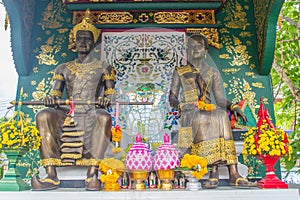 King Mangrai and his queen statues at Wat Ming Muang Buddhist temple, Chiang Rai, Thailand. King Mangrai, also known as Mengrai.