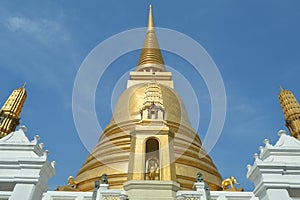 King Rama IV statue and golden pagoda, Bowonniwet Vihara temple