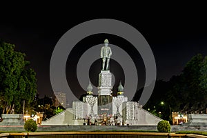 King Rama XI monument at lumpini park photo