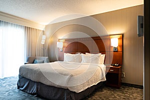 King size hotel bedroom