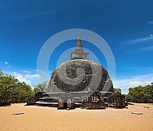 Kiri Vihara - ancient buddhist dagoba (stupa)