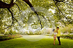 Kiss under the tree