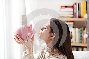 Kissing piggy bank