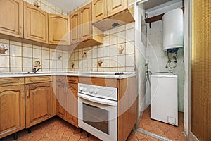 Kitchen with Castilian-style furniture in gloss varnished pine wood