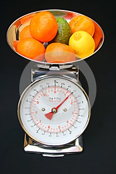 Kitchen scales with fruit