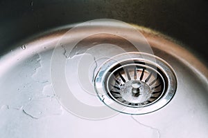 Kitchen sink flange and strainer