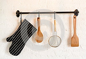 Kitchen utensil hang