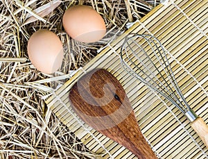 Kitchenware and eggs on straw