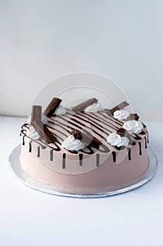 Kitkat chocolate cake