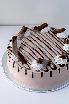 Kitkat chocolate cake
