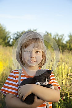 Kitten on the shoulder