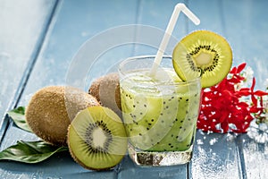 Kiwi juice with fresh fruits