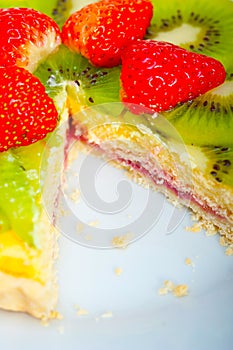 Kiwi and strawberry pie tart