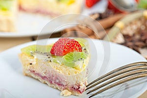 Kiwi and strawberry pie tart