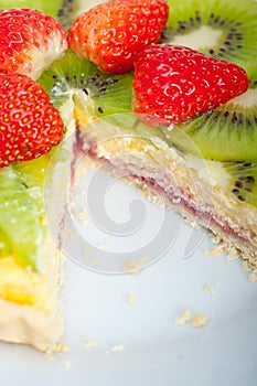 Kiwi and strawberry pie tart