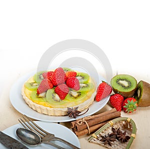 Kiwi and strawberry pie tart