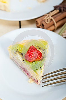 Kiwi and strawberry pie tart