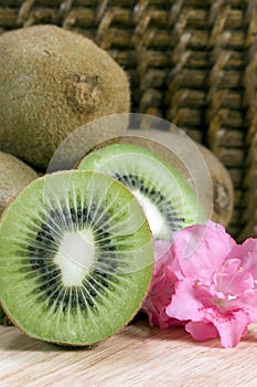 Kiwifruit - vertical photo