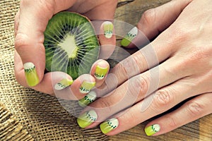 Kiwil art manicure