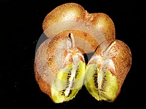 Kiwis mariposa abiertos photo