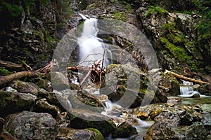 Kmeťovský vodopád, Kmeťovská dolina - Kmeťovský vodopád je nejvyšší vodopád na Slovensku. Je vysoký cca 80 m
