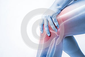 Rodilla lesión en gente . rodilla dolor articulación dolor médico tono enfatizar sobre el rodilla 