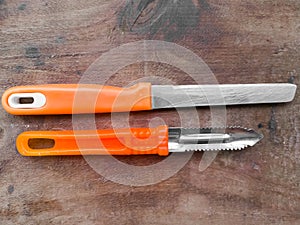 KNIFE AND PEELER SET ORANGE KITCHEN TOOL