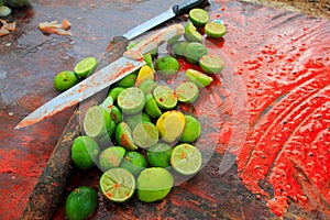 Knifes and lemons for achiote tikinchick sauce