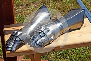 Knight gloves