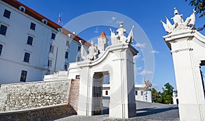 Rytíř průvodce sochařská skupina Bratislavské hradní brány, v Bratislavě, Slovensko.