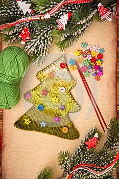 Knitted Christmas tree on paper