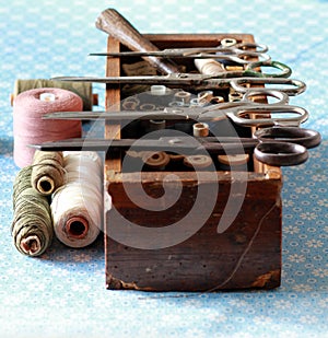 Knitting box with many thread tools and scissors