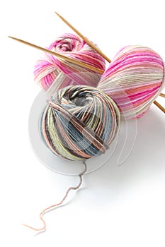 Knitting sock yarn balls with noodles