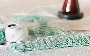 Knitting with threads with strung turquoise beads