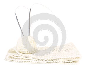 Knitting: white threads, pattern and spokes