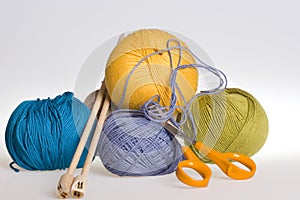 Knitting, yarn and scissors