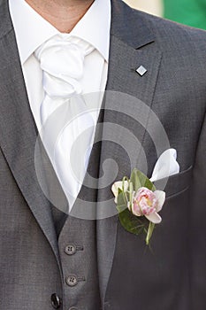 Knot necktie with flower