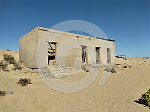 Kolmanskop `afrique. Kolmanskop, German. Kolmannskuppe is an abandoned town in Namibia, located in the Namib desert.