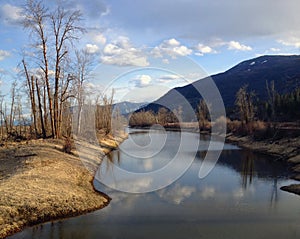 Kootenay River when the winter is leaving