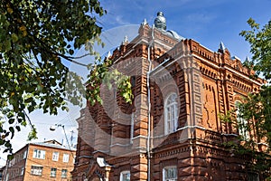 Kostroma. The house on the prospect of the World Pavlovskaya street. the building of the former ecclesiastical school