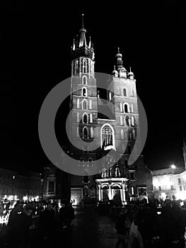 Krakow black and withe night mariacki church
