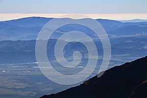 Kráľova hoľa, Nízke Tatry a Popradská dolina z Vysokých Tater